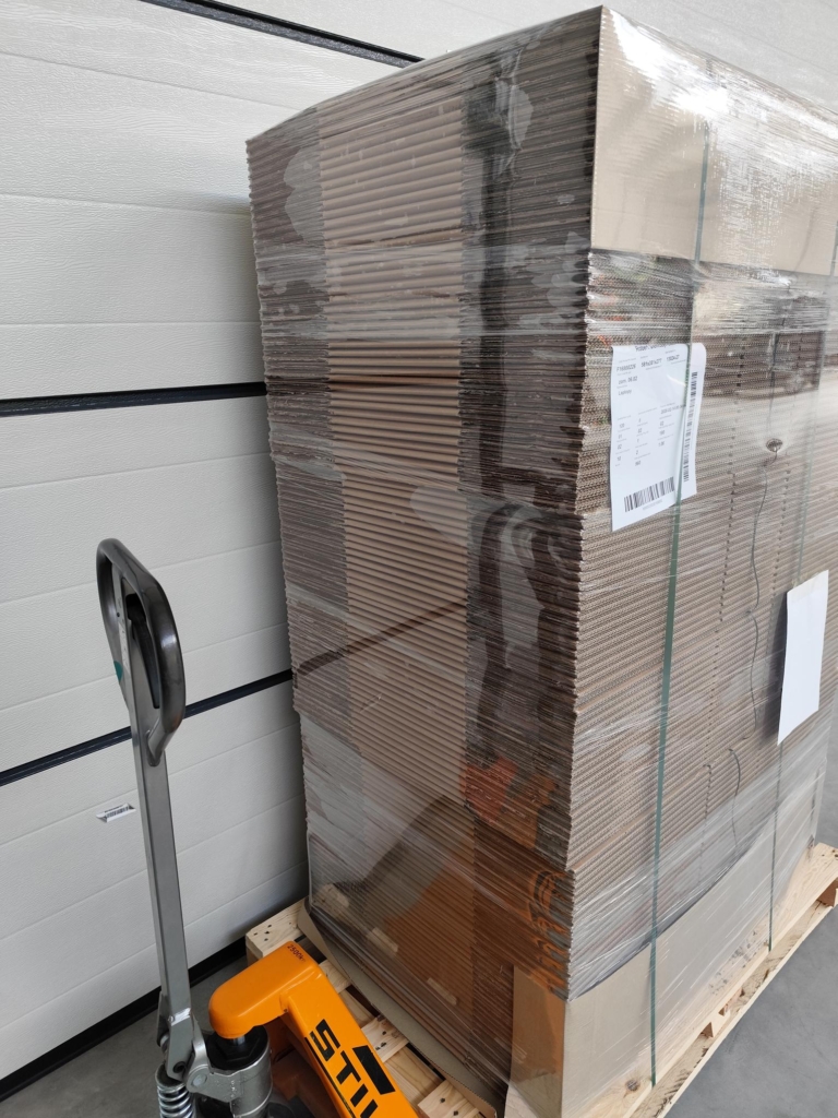 25-in-1 Protective Laptop Shipping Box with Dividers